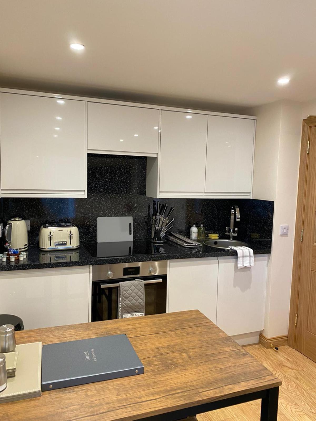 Waverley Inn Holiday Apartments Инвернес Стая снимка