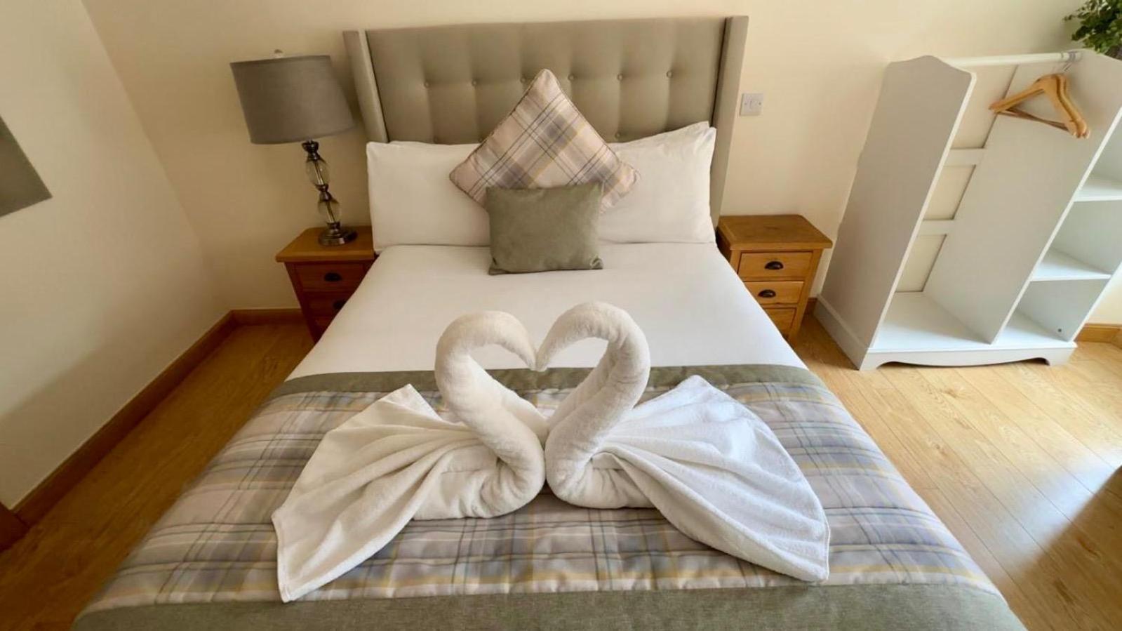 Waverley Inn Holiday Apartments Инвернес Екстериор снимка